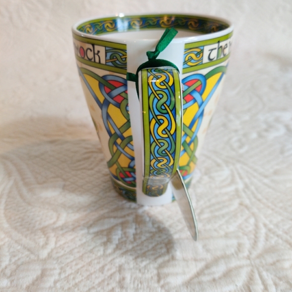 THE IRISH SHAMROCK Clara Irish Weave Bone China Mug Cup 14 oz - Picture 2 of 10